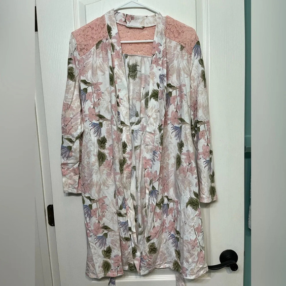 Motherhood Maternity Floral Robe - Picture 3 of 6